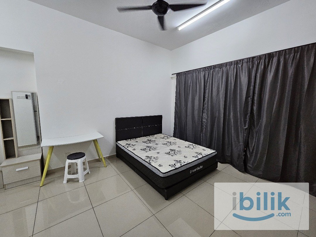 Platinum 3 Balcony Aircond Master room include utilities and car park - Image 1