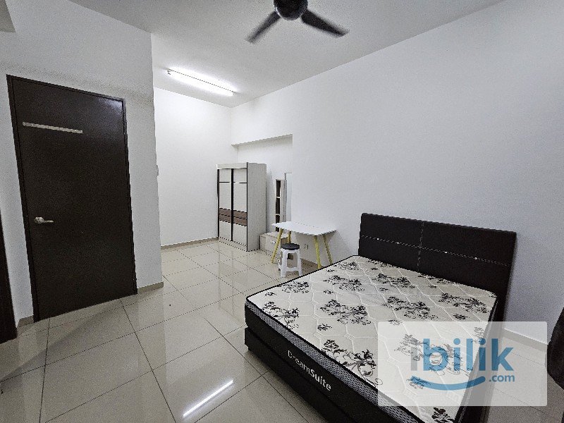 Platinum 3 Balcony Aircond Master room include utilities and car park - Image 2
