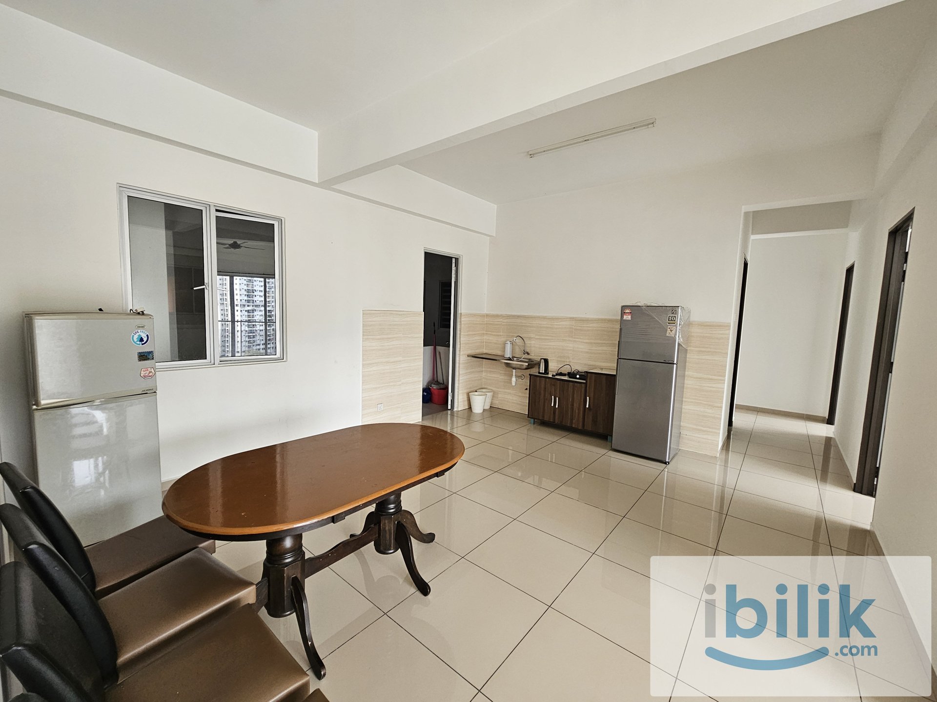 Platinum 3 Balcony Aircond Master room include utilities and car park - Image 3