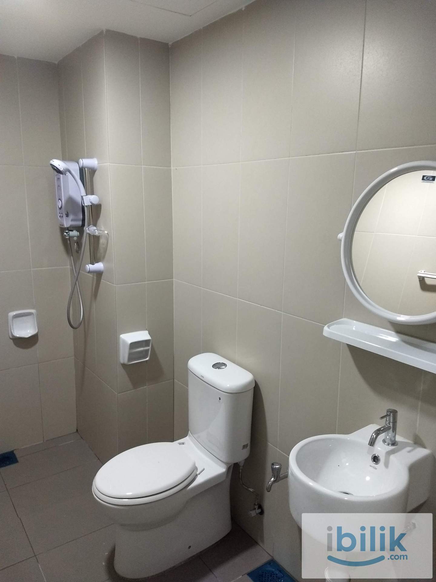 Promenade Aircond furnished Middle Room include utilities shared bathroom - Image 4