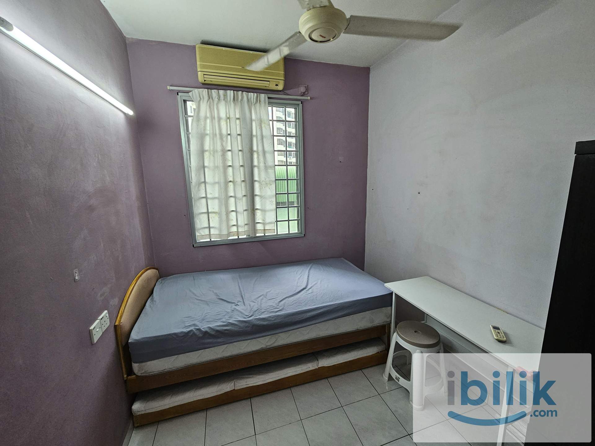 Npark Furnished Middle room Share bathroom included utilities female only - Image 2