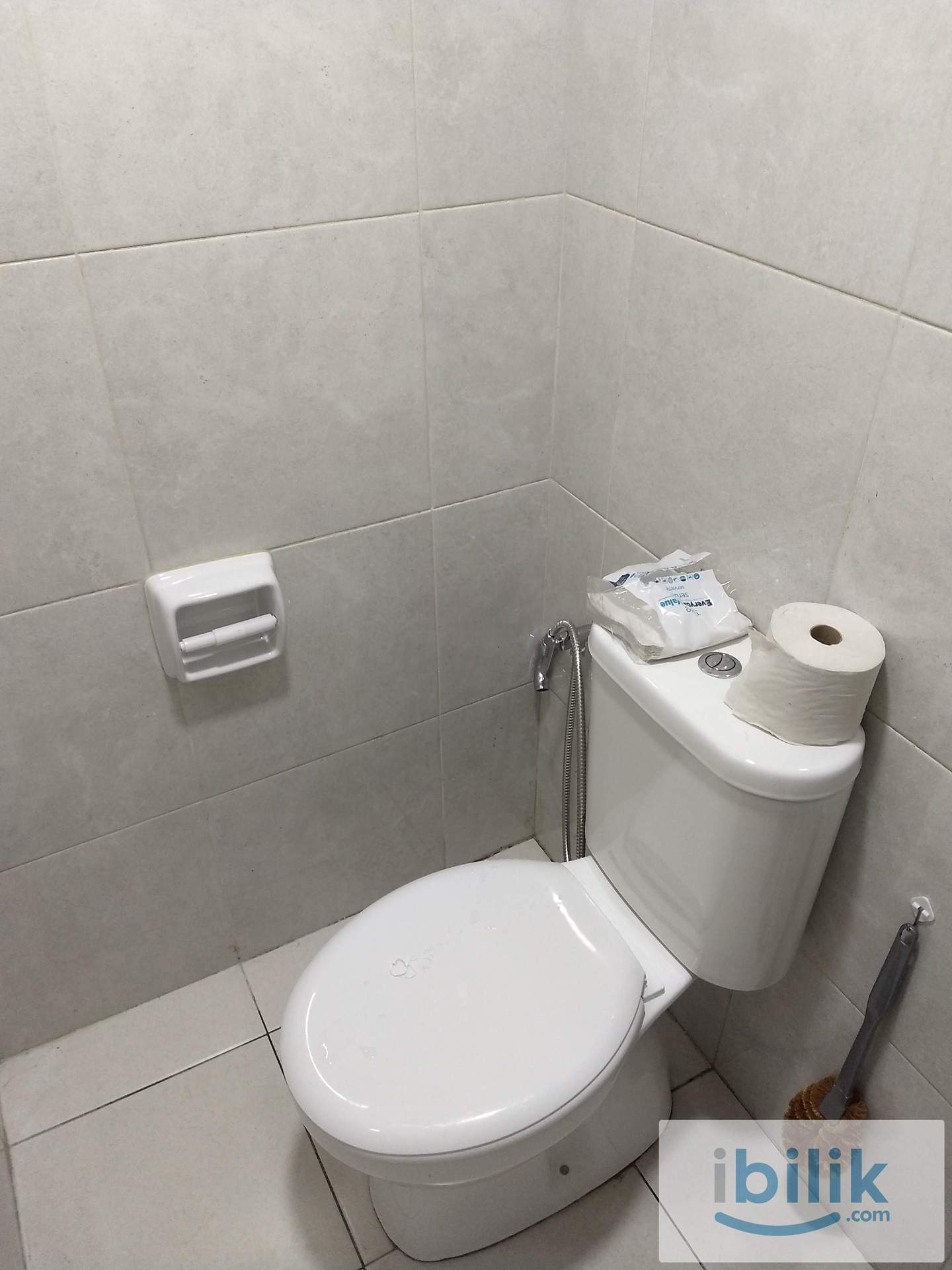 Tri Pinnacle aircond single room included utilities shared bathroom - Image 4