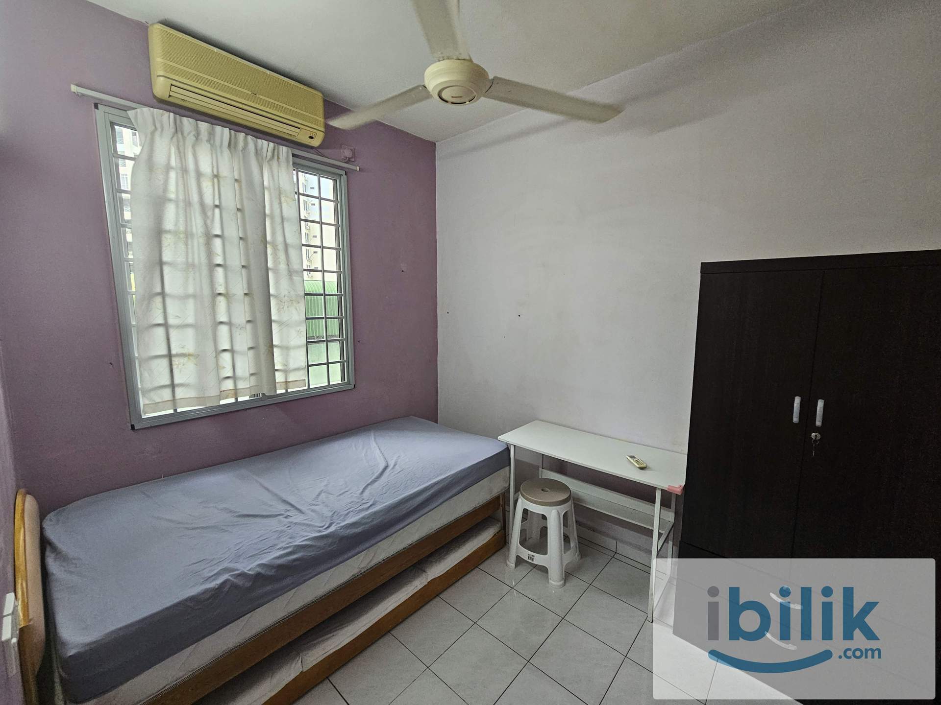 Npark Furnished Middle room Share bathroom included utilities - Image 1
