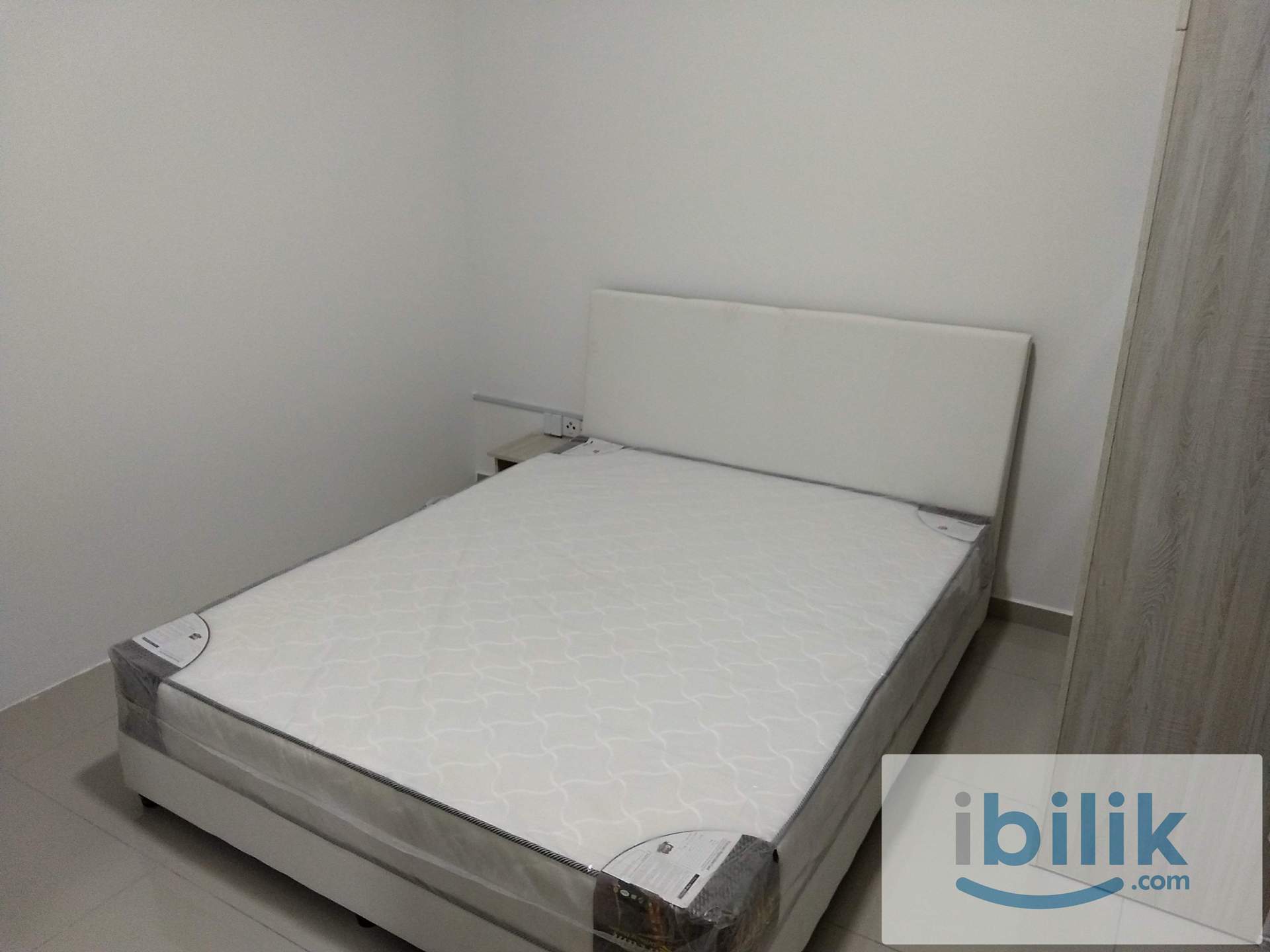 Promenade Aircond furnished Middle Room include utilities shared bathroom - Image 3