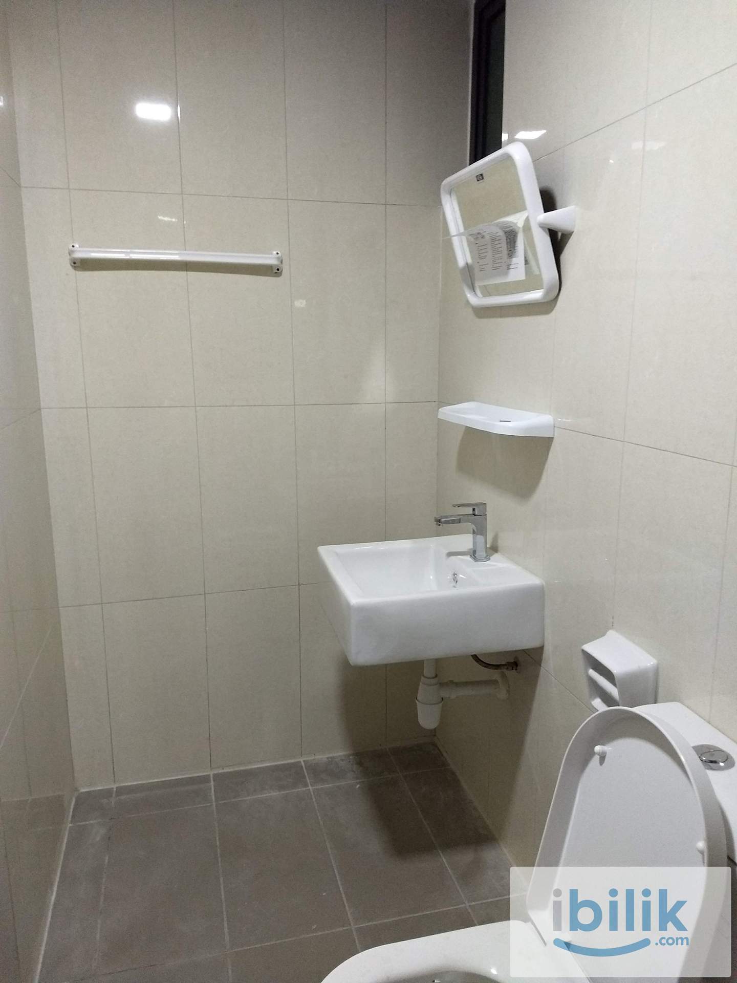 Promenade Aircond furnished Middle Room include utilities shared bathroom - Image 5
