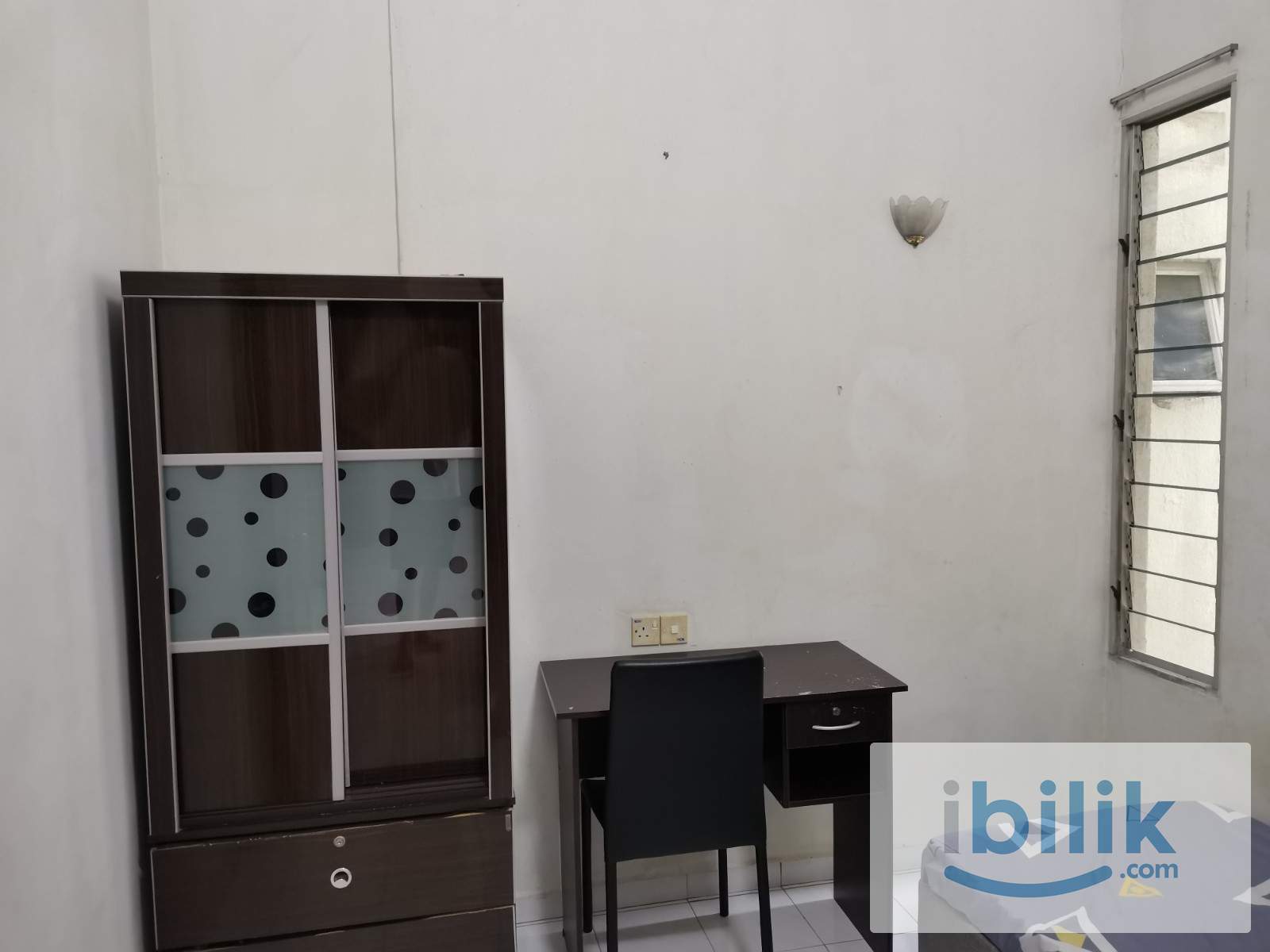 Npark Furnished Middle room share bathroom included utilities - Image 4