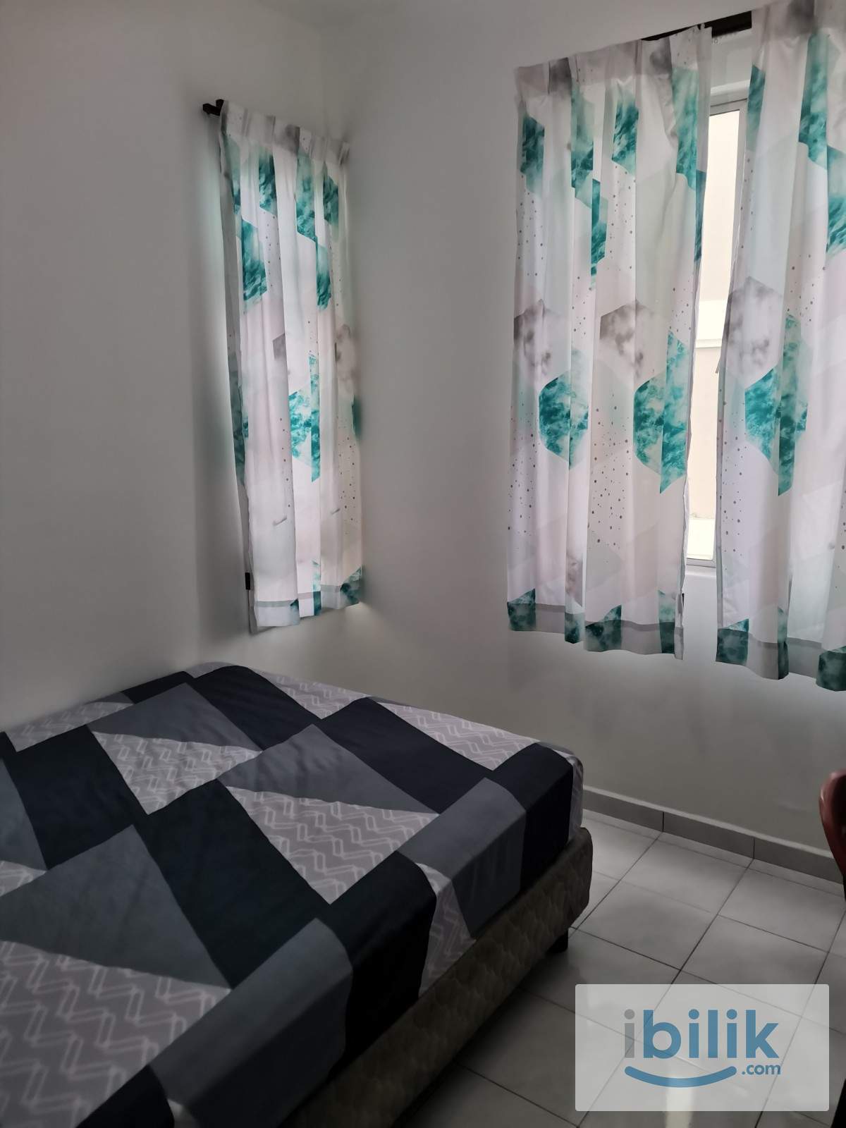 Npark Furnished Middle room share bathroom included utilities - Image 2
