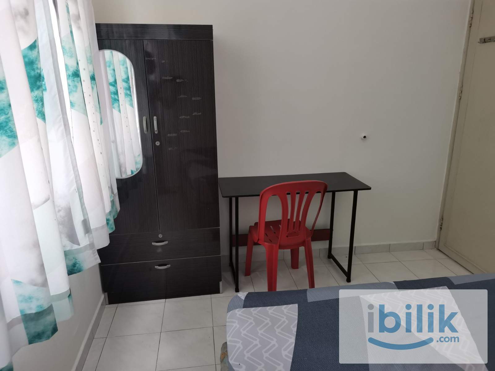 Npark Furnished Middle room share bathroom included utilities - Image 4