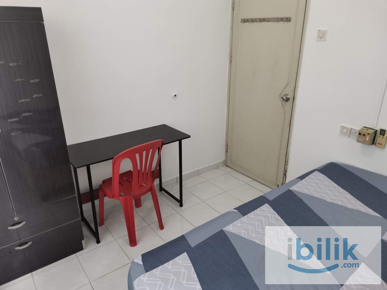 Npark Furnished Middle room share bathroom included utilities - Image 5