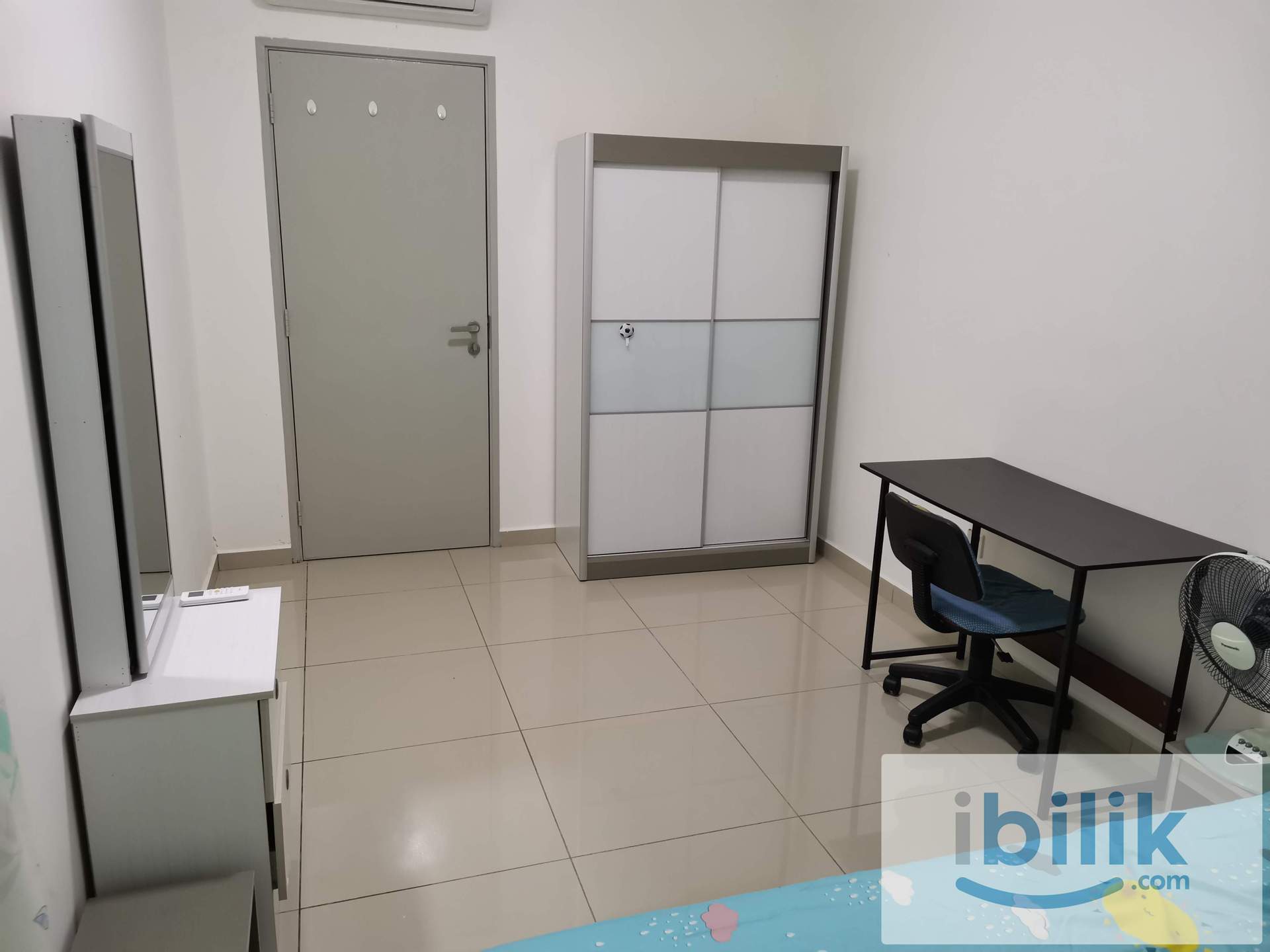 Promenade Aircond furnished Middle Room include utilities shared bathroom - Image 1