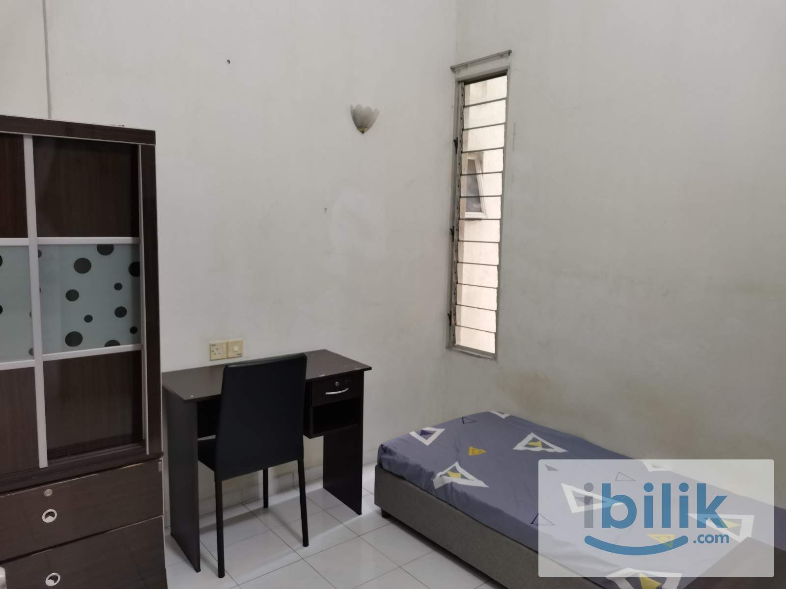 Npark Furnished Middle room Share bathroom included utilities - Image 1