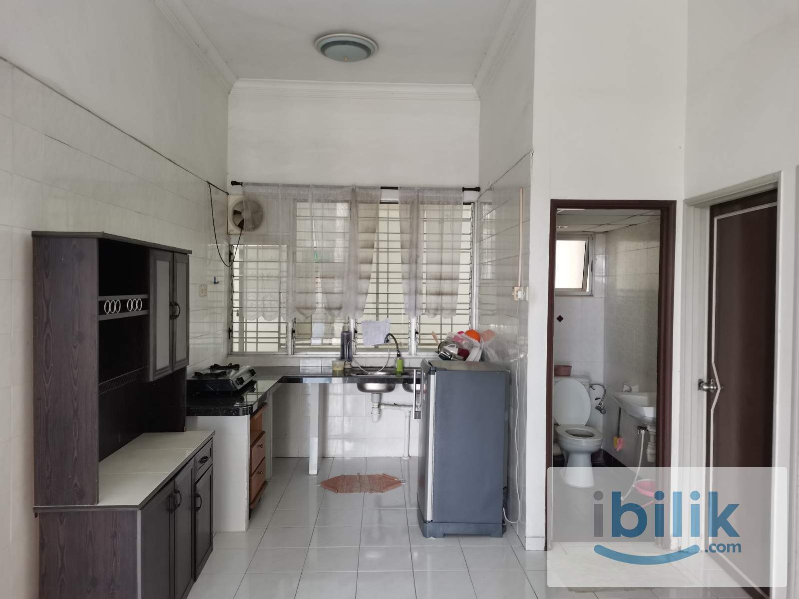Npark Furnished Middle room Share bathroom included utilities - Image 4