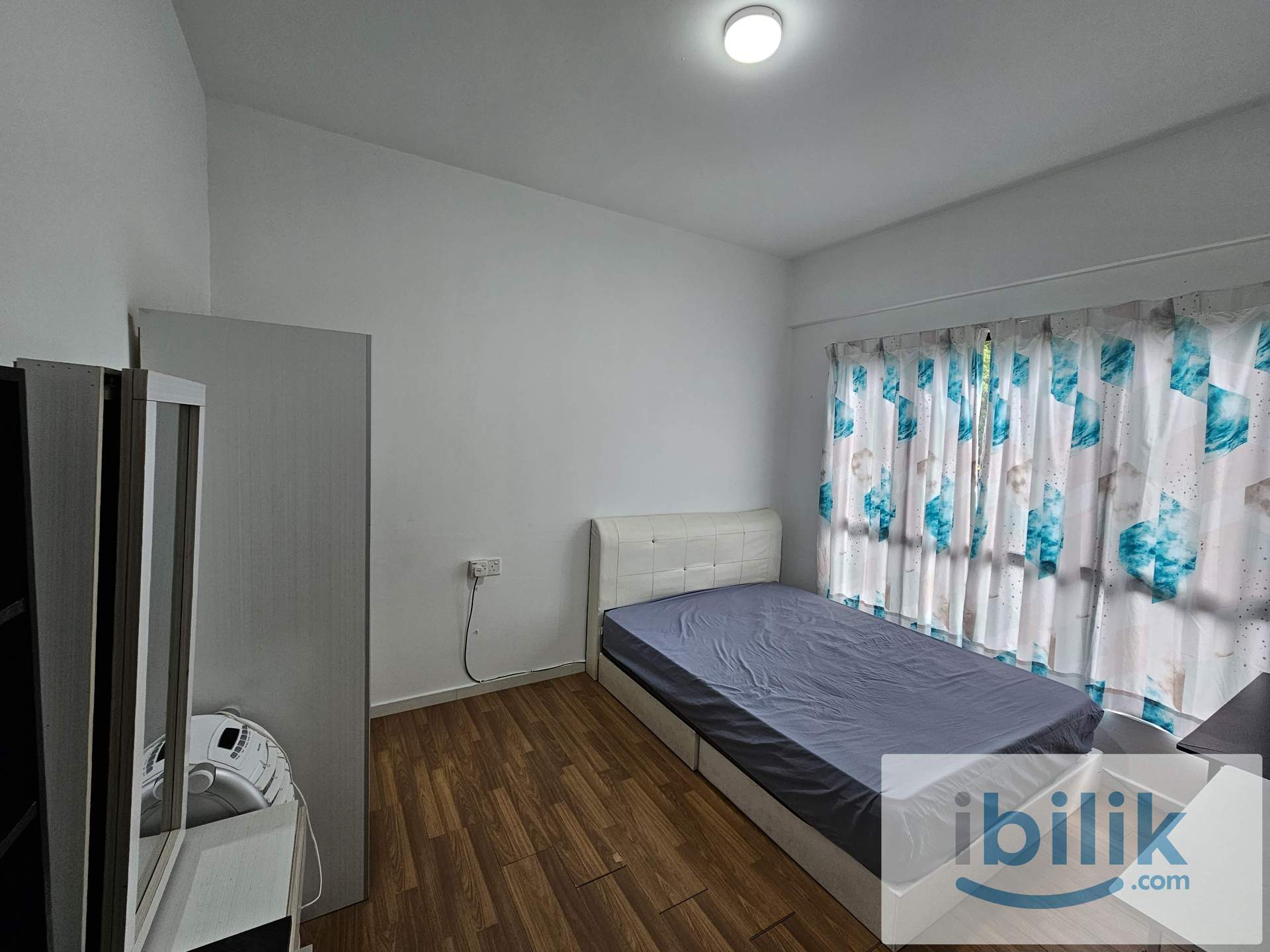 Tri Pinnacle female aircond Master room included utilities shared bathroom - Image 2