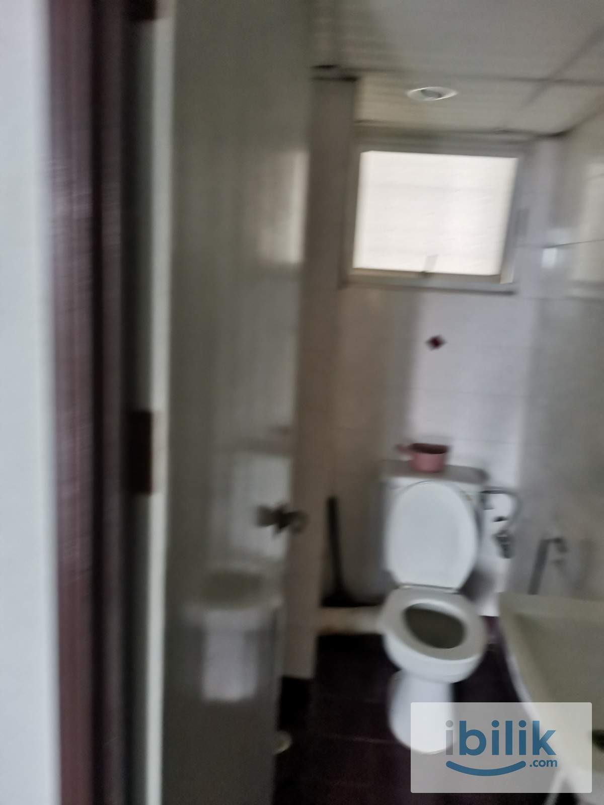 Npark Furnished Middle room Share bathroom included utilities - Image 5