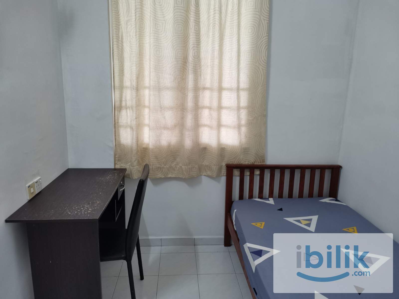 Npark Furnished Middle room Share bathroom included utilities - Image 1