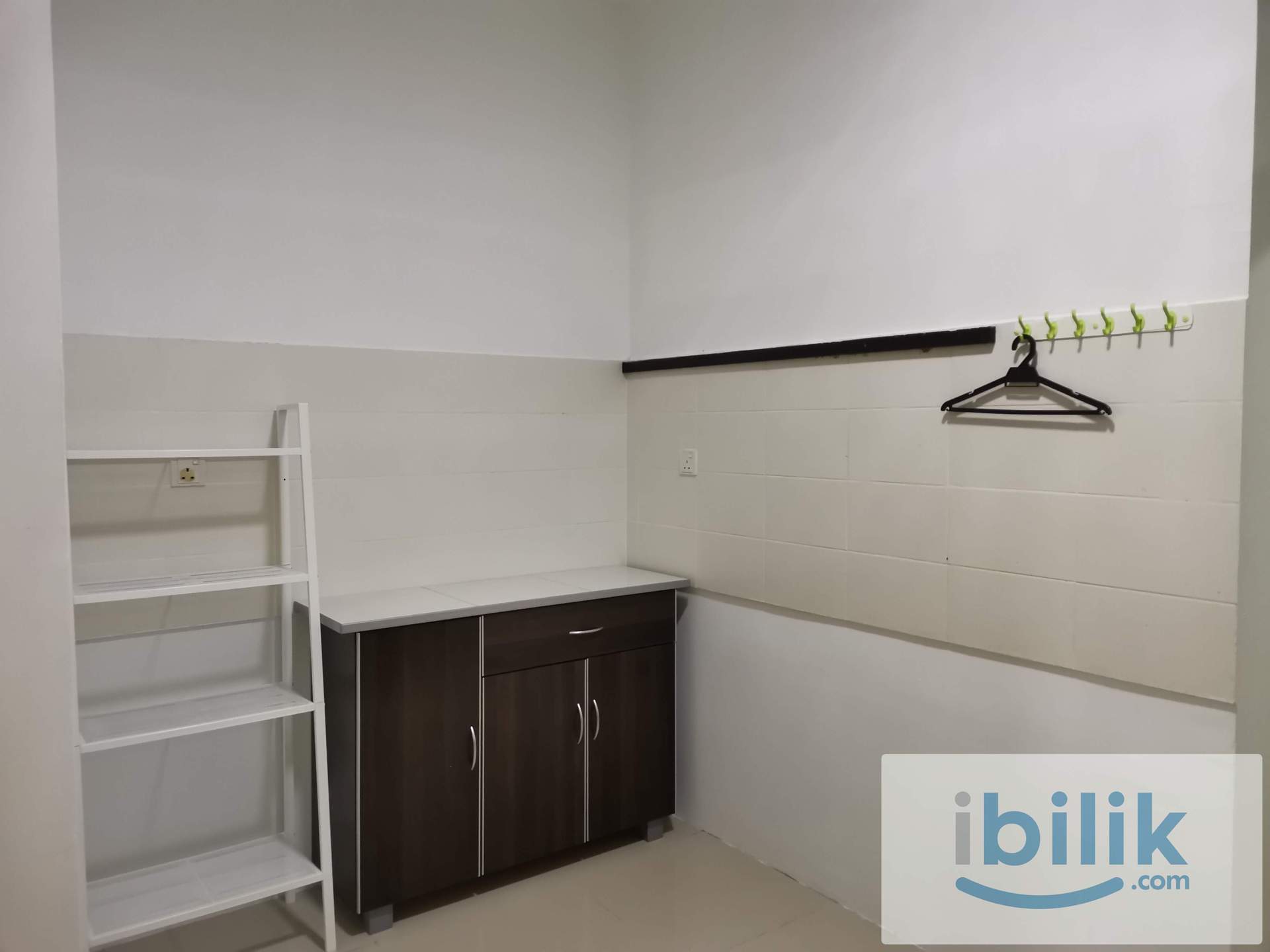 All Season Park furnished Aircond Master room included utilities - Image 7