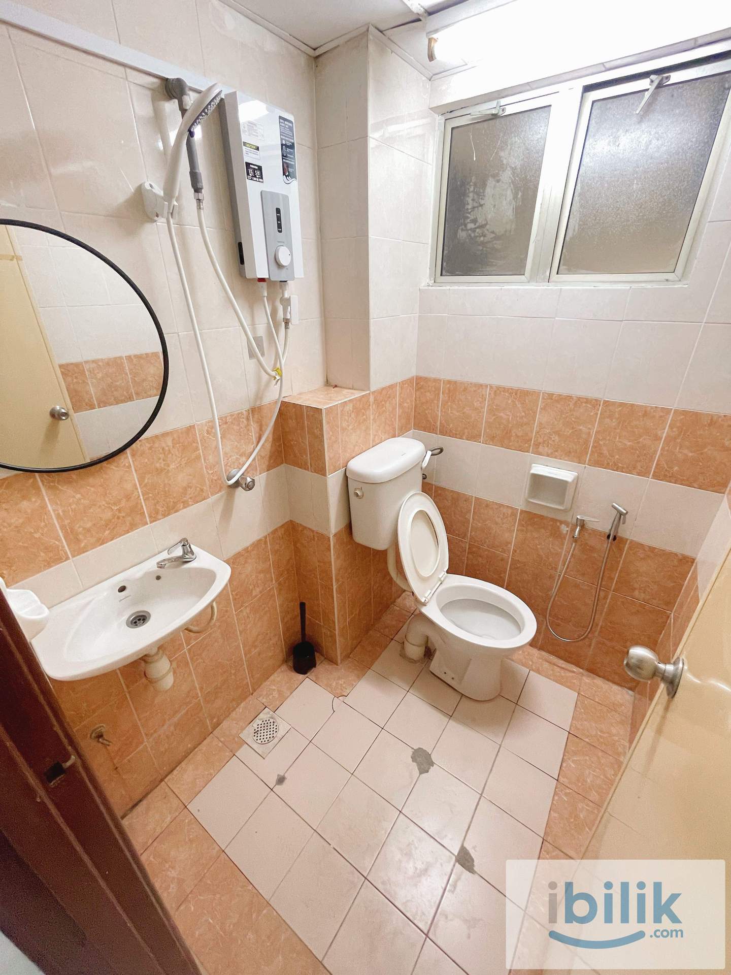 🏡 QUEEN ROOM IN KOTA DAMANSARA😍 WORK FROM HOME FRIENDLY💻 - Image 5
