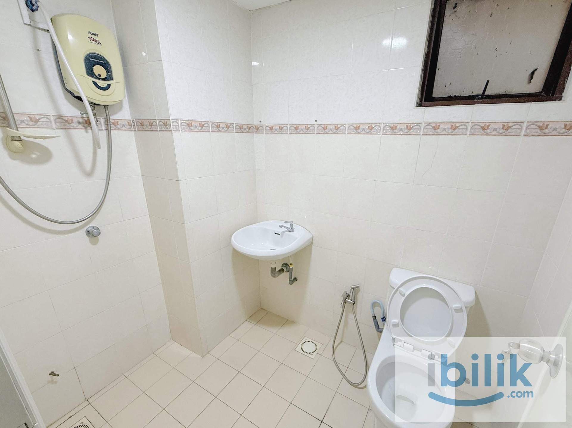 🏡 QUEEN ROOM IN DAMANSARA😍WALKING DISTANCE TO MRT SURIAN🚅 - Image 9