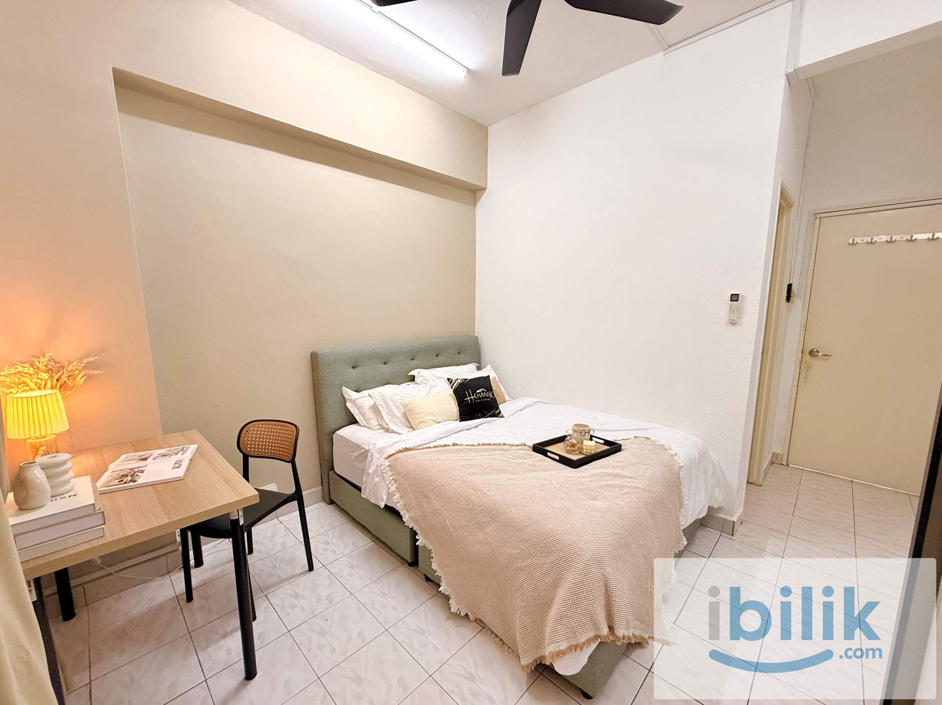 😱 PREMIUM MASTER ROOM WITH CARPARK!! WORK FROM HOME FRIENDLY 🎉 EASY ACCESS TO LDP HIGHWAY 🚗 - Image 1