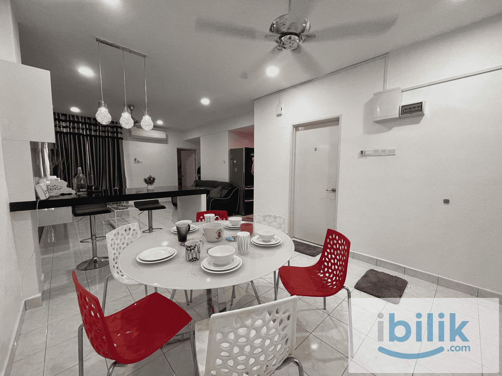 🎉BEST ROOM IN TOWN!🎊PREMIUM QUEEN ROOM! 🚝7MINS WALK TO MRT😱 - Image 8