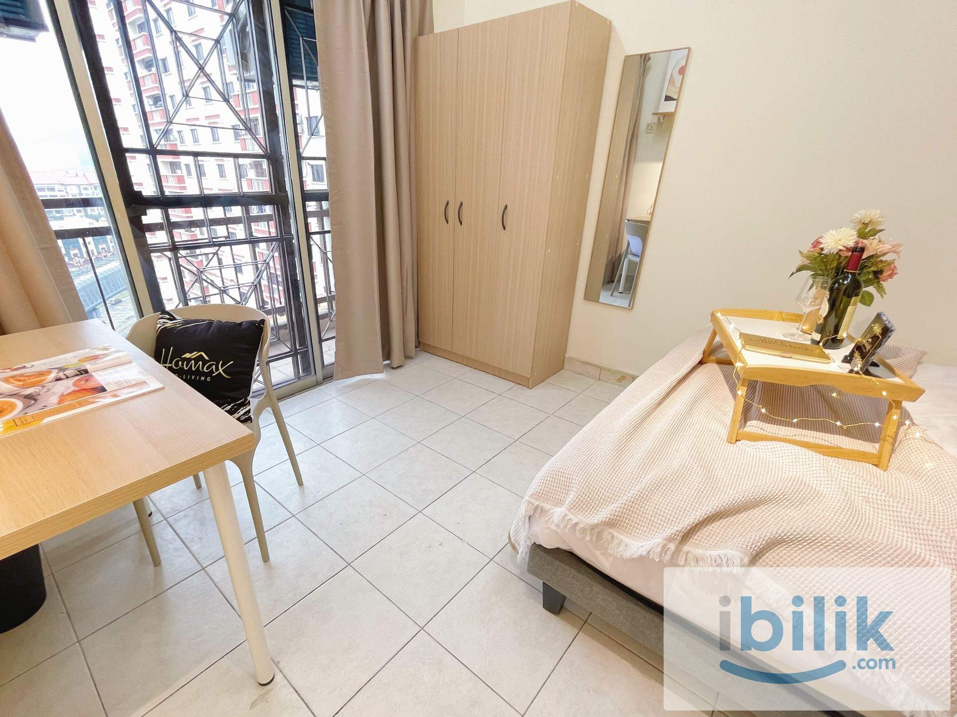 😱 PREMIUM QUEEN ROOM!! WORK FROM HOME FRIENDLY 🎉 WALKING DISTANCE TO MRT MUTIARA DAMANSARA 🚅 - Image 1