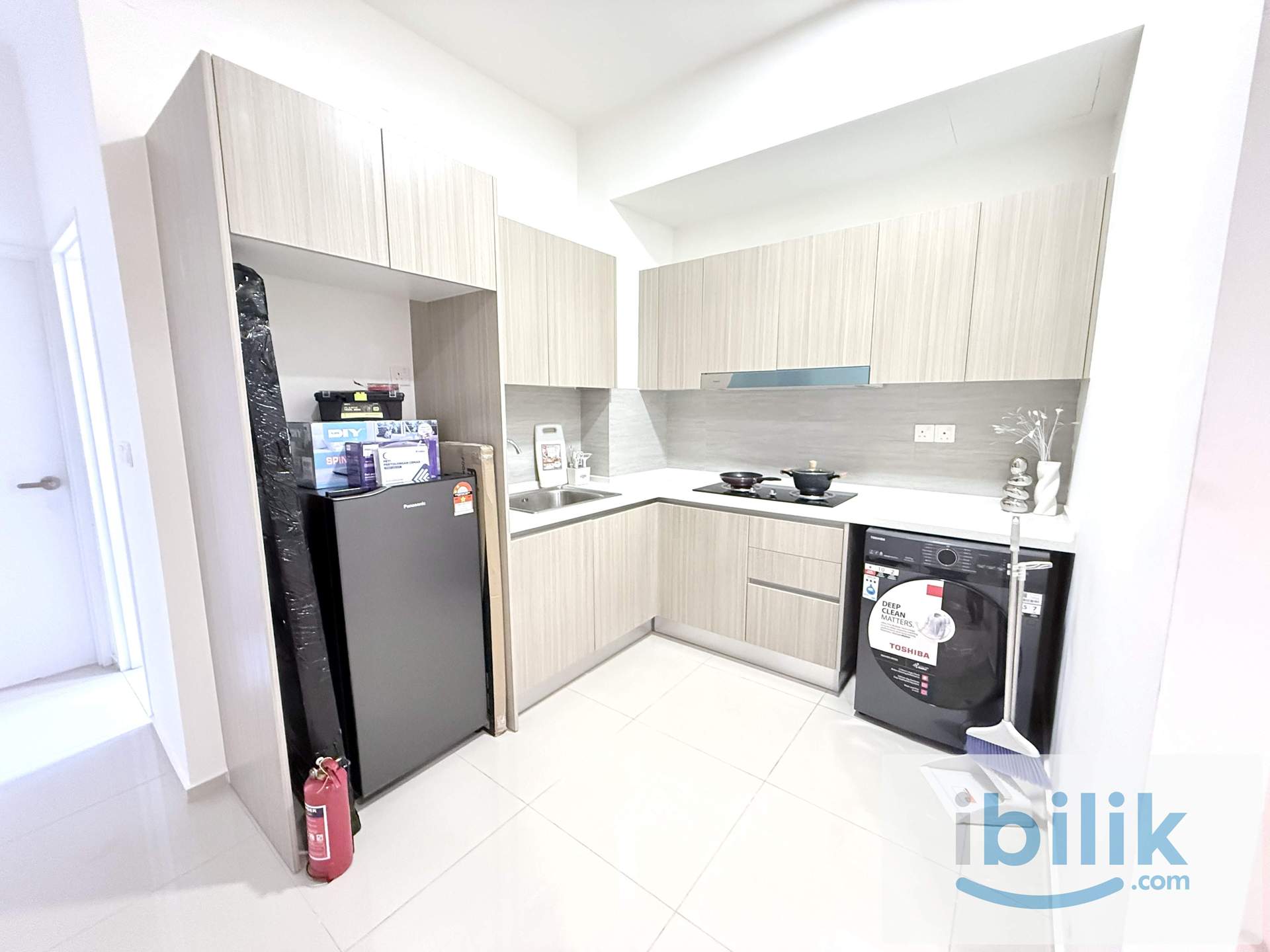 Gravit8 Queen Room (Partition) - Image 5