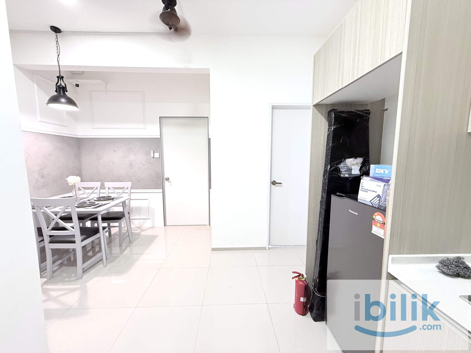 Gravit8 Queen Room (Partition) - Image 6