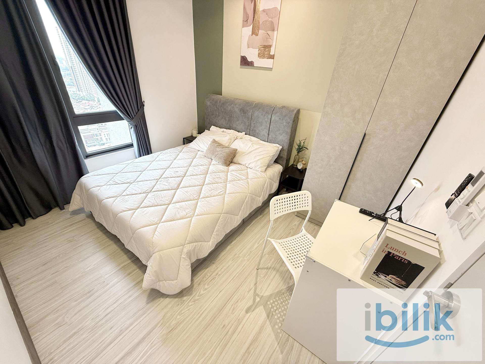 🔥MUST VIEW ROOM!🔥 PREMIUM QUEEN ROOM FOR MIX GENDER UNIT 🏡 NEAR TO MANY CAFES, MALLS & CONVENIENT STORES 🛍️ - Image 1