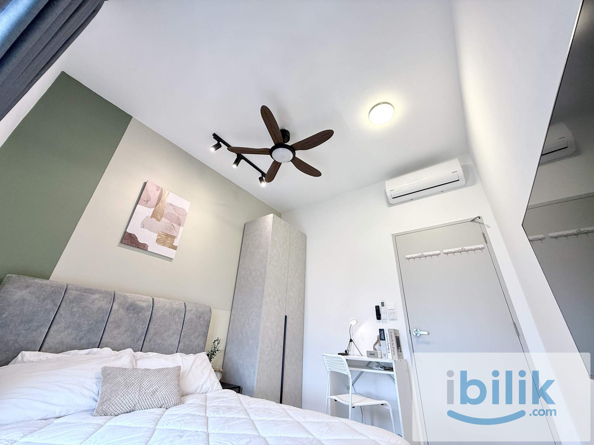 🔥MUST VIEW ROOM!🔥 PREMIUM QUEEN ROOM FOR MIX GENDER UNIT 🏡 NEAR TO MANY CAFES, MALLS & CONVENIENT STORES 🛍️ - Image 4