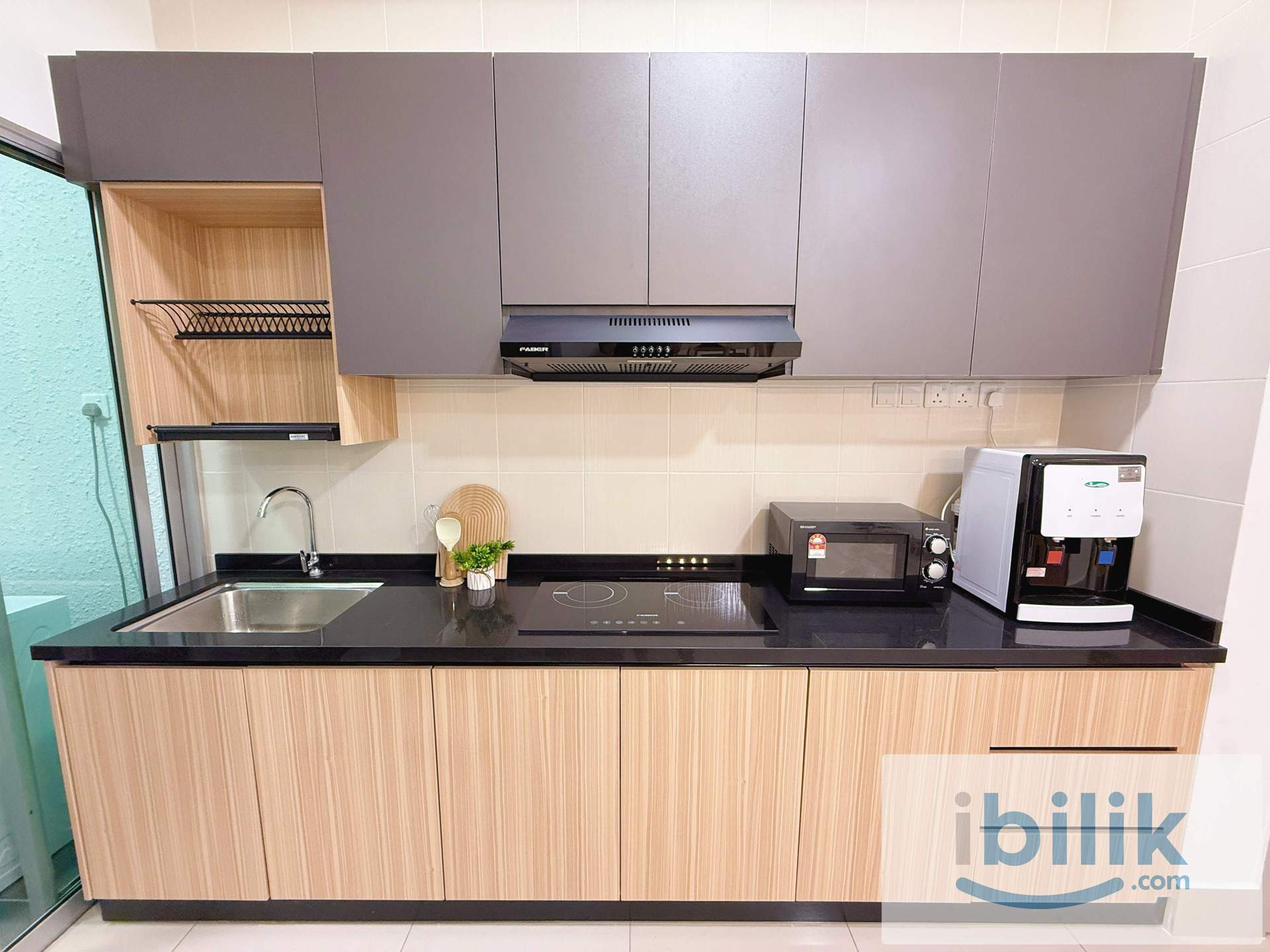 🔥MUST VIEW ROOM!🔥 PREMIUM QUEEN ROOM FOR MIX GENDER UNIT 🏡 NEAR TO MANY CAFES, MALLS & CONVENIENT STORES 🛍️ - Image 6