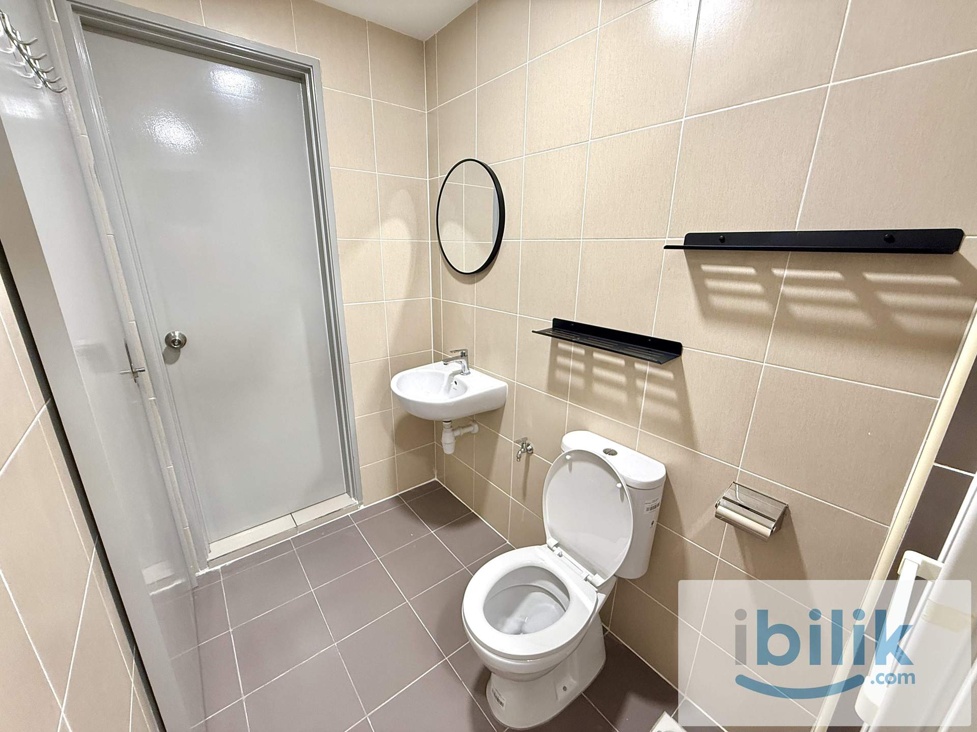 👉🏻CLICK IN NOW AND BE SURPRISED!😍 PREMIUM QUEEN ROOM IN SUNGAI BESI 🏙️ - Image 3