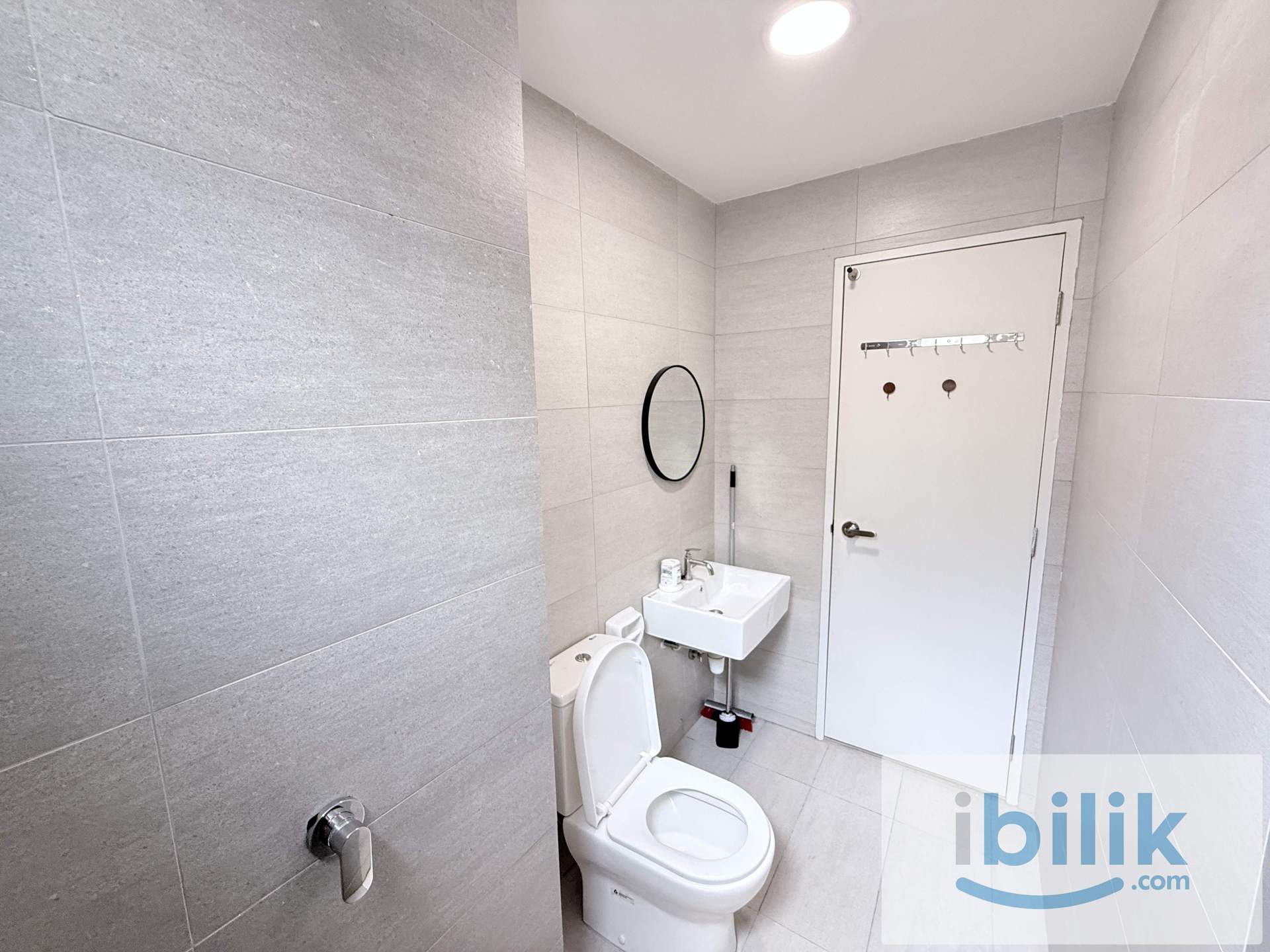 Gravit8 Queen Room (Partition) - Image 9