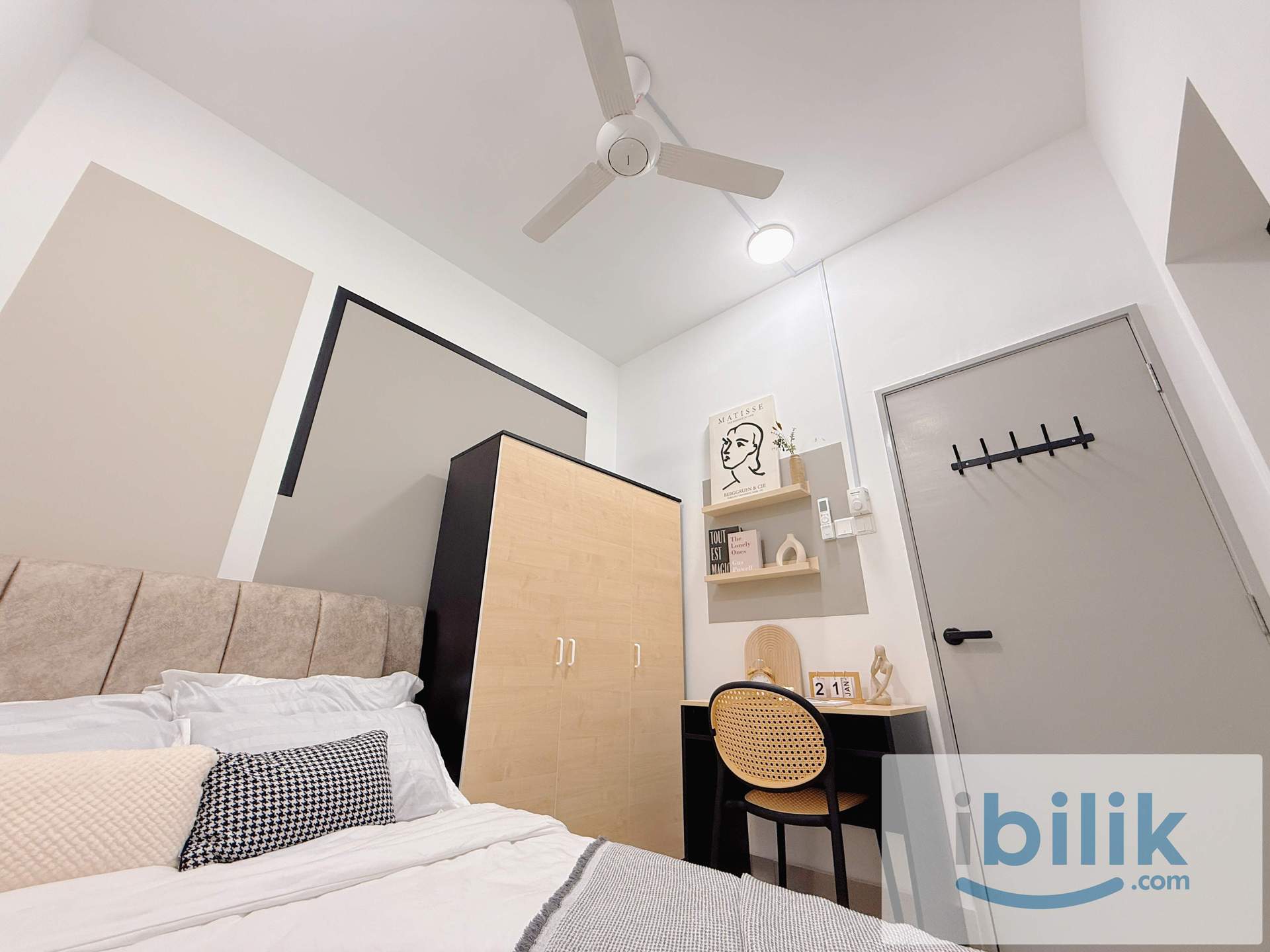 Razak City Queen Room - Image 8