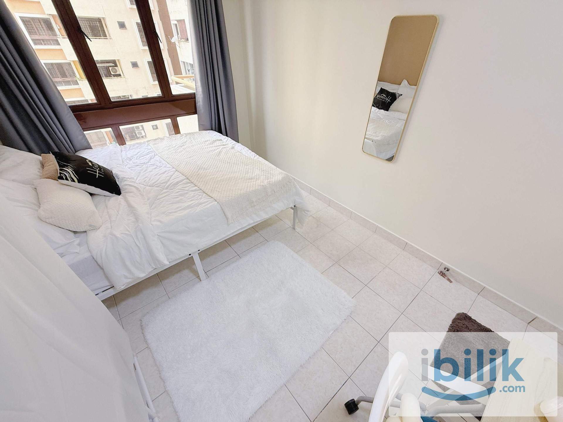 🎉BEST ROOM IN TOWN!🎊PREMIUM QUEEN ROOM! 🚝10MINS WALK TO MRT😱 - Image 1