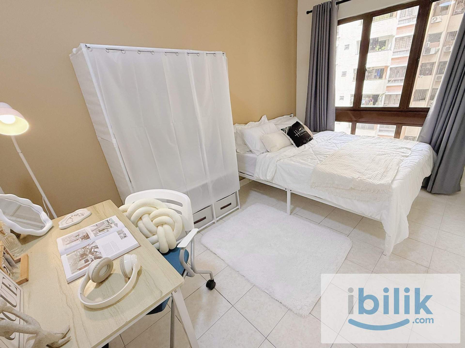 🎉BEST ROOM IN TOWN!🎊PREMIUM QUEEN ROOM! 🚝10MINS WALK TO MRT😱 - Image 3