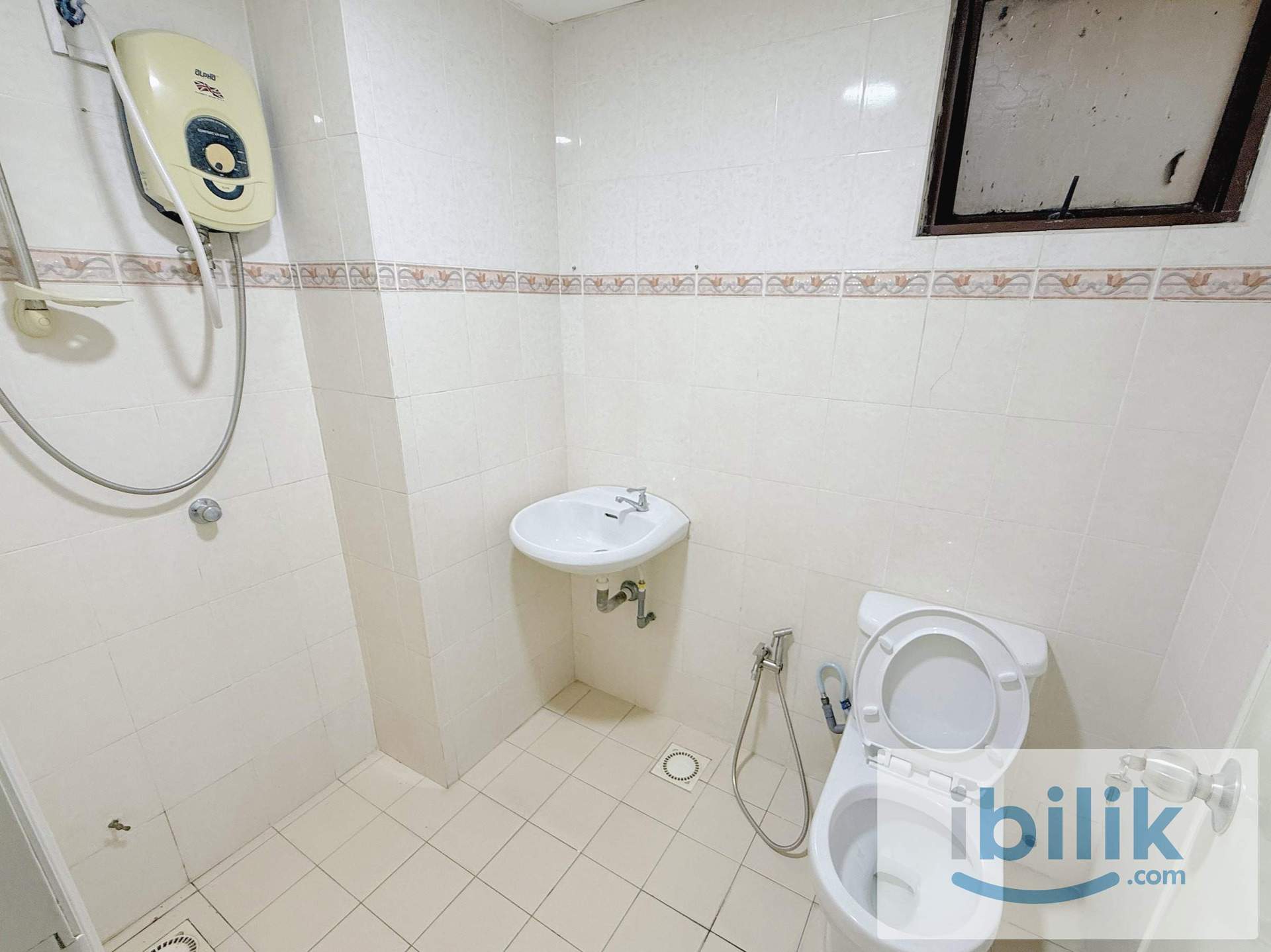🎉BEST ROOM IN TOWN!🎊PREMIUM QUEEN ROOM! 🚝10MINS WALK TO MRT😱 - Image 10