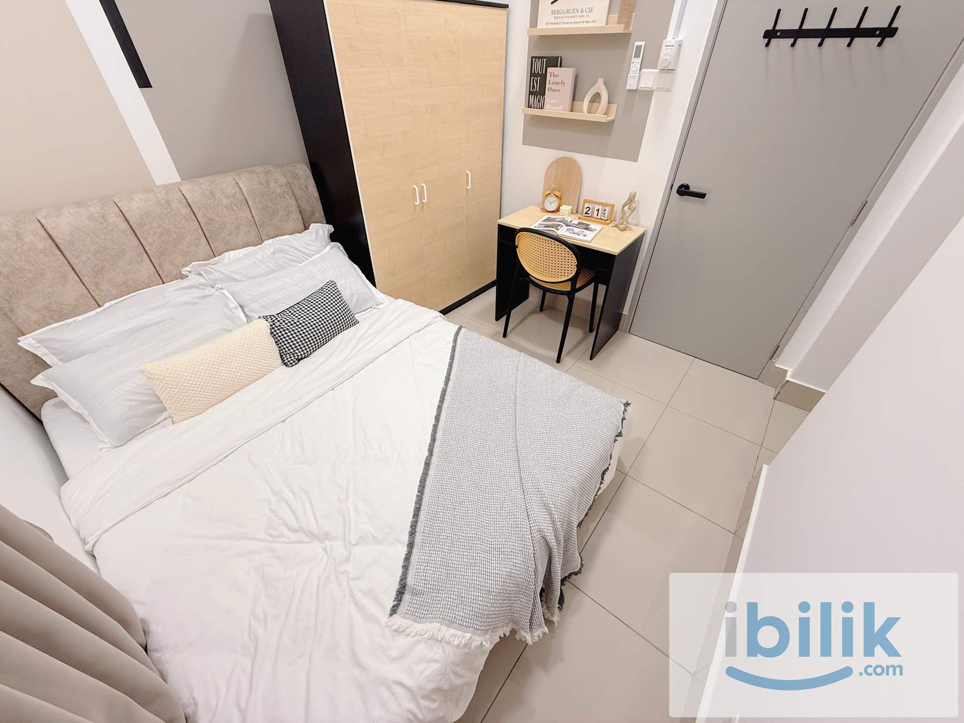 Razak City Queen Room - Image 5