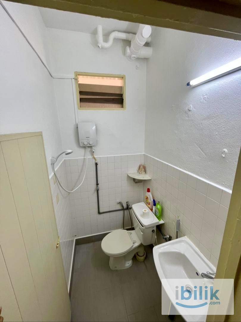 Middle Room for Rent. - Image 3