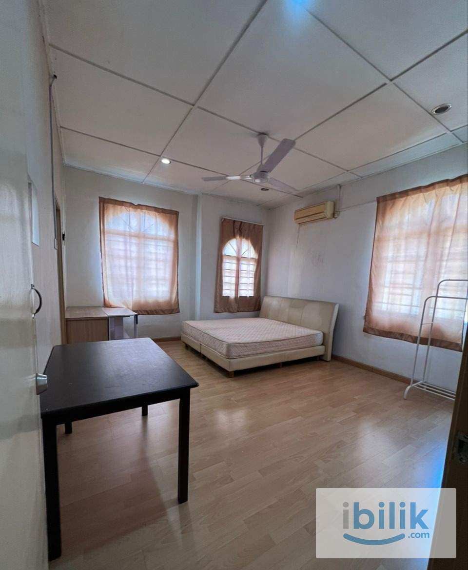 Master room Available🛏️Bukit Rimau - Image 1