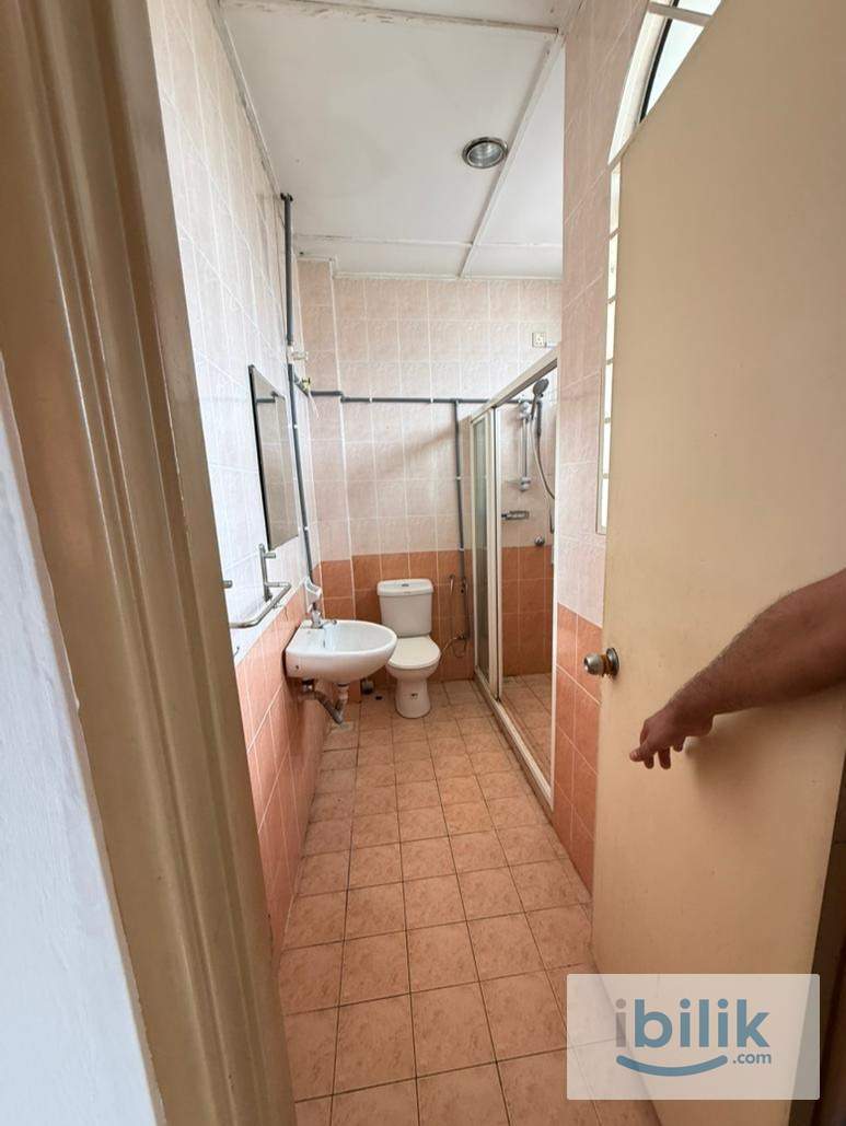 Master room Available🛏️Bukit Rimau - Image 2