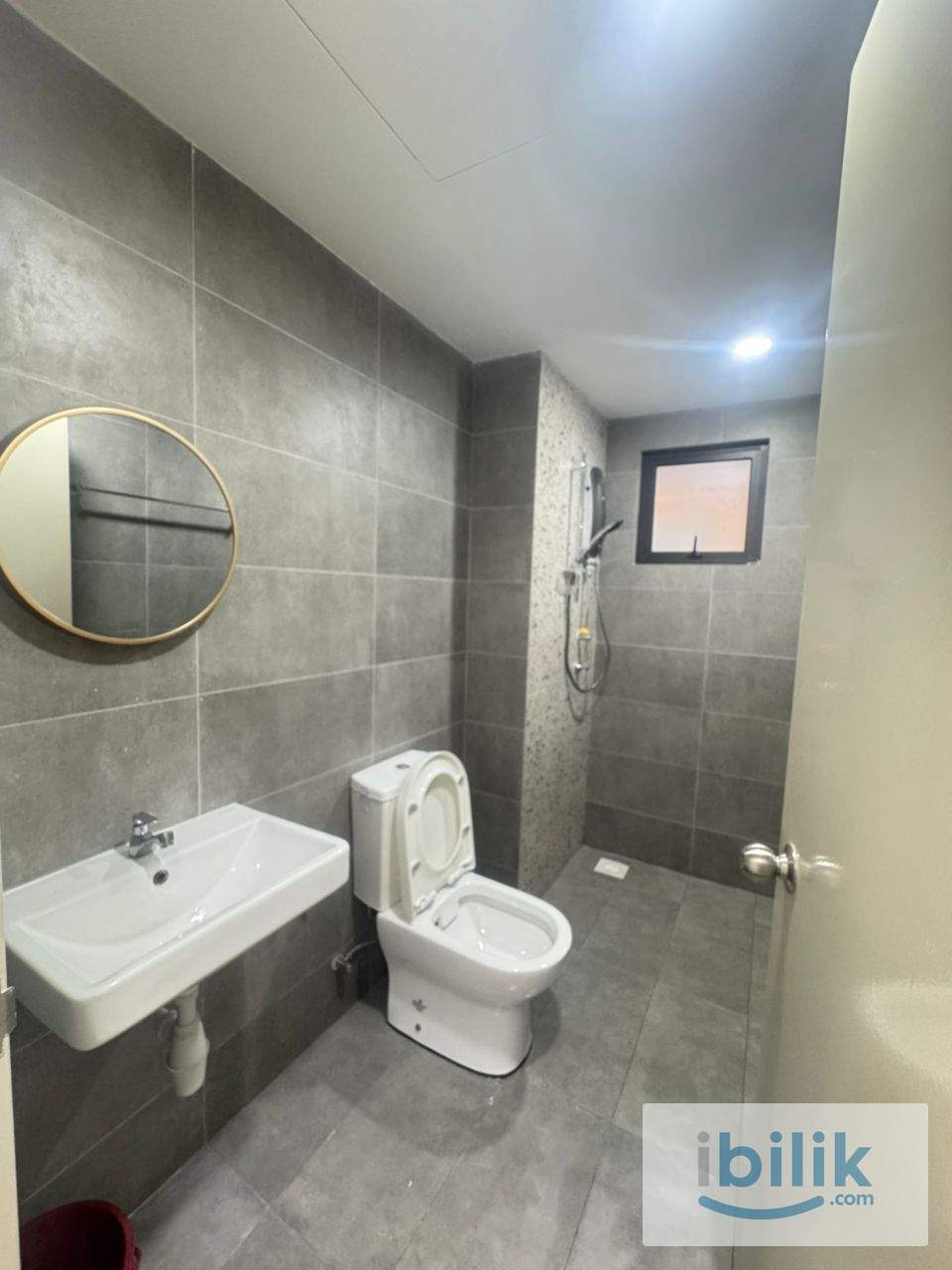 Master Room - Image 5
