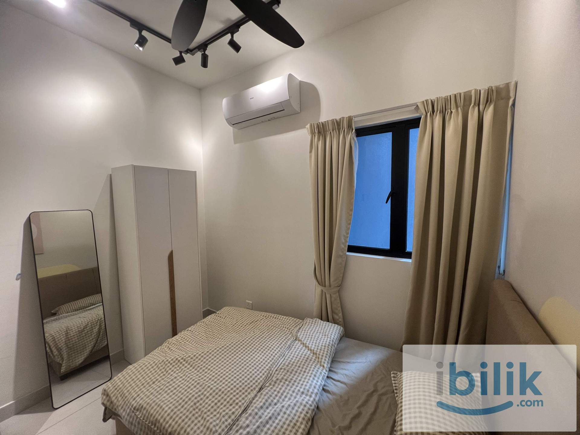 small room - Image 2