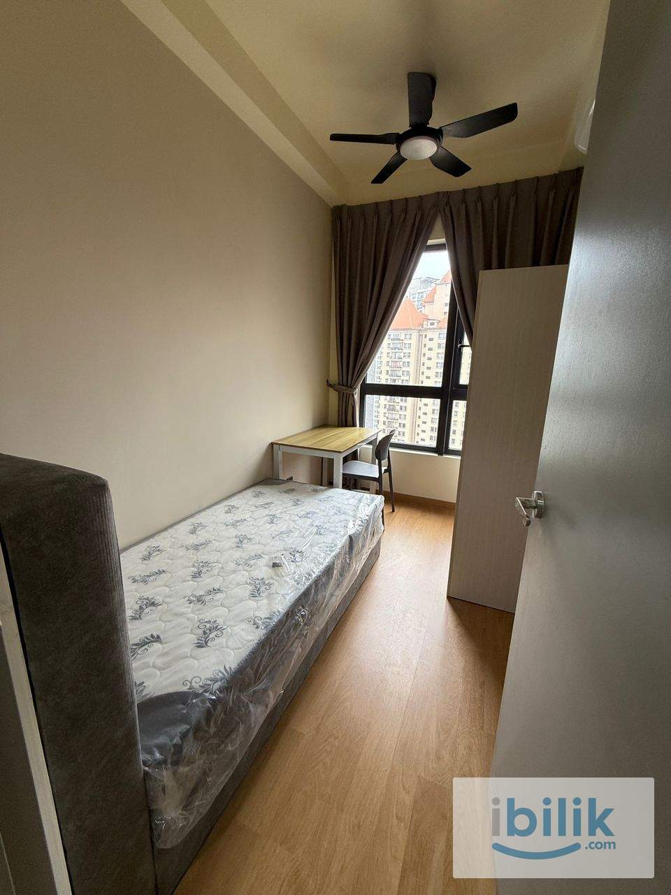 small room - Image 1
