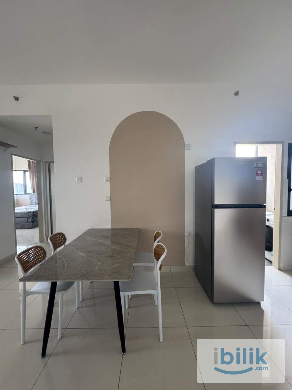 small room - Image 2