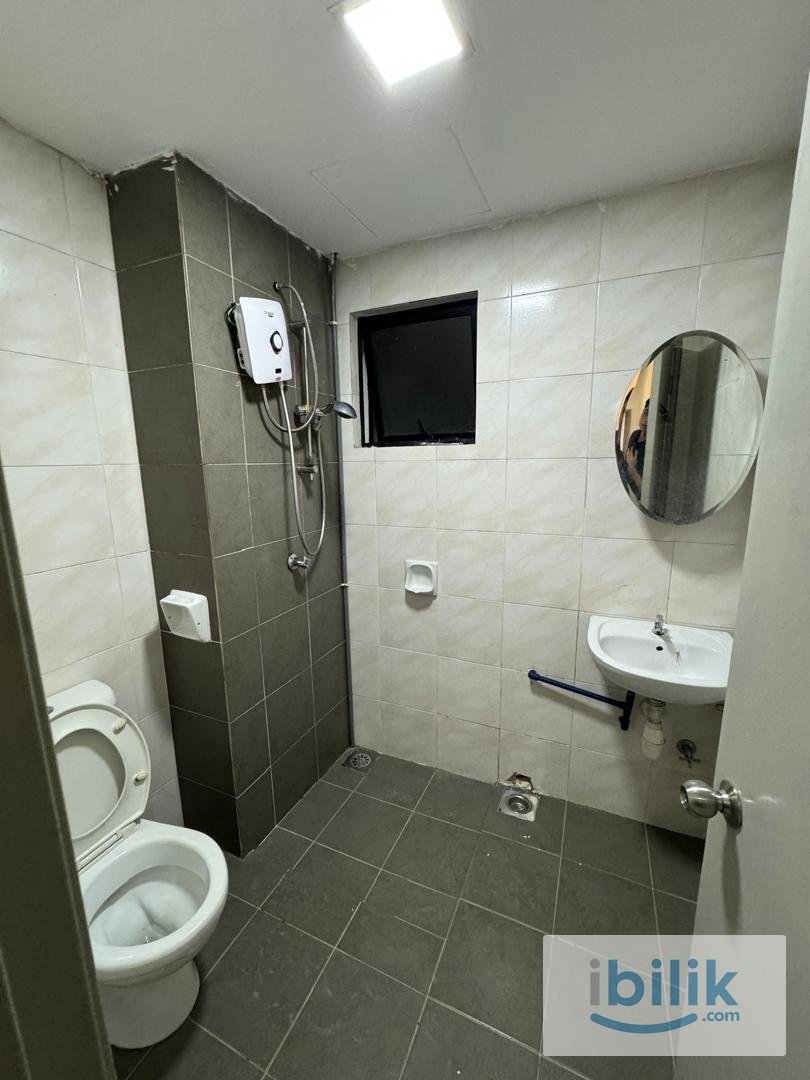 [3mins walk MRT] Master Female Room Free Utilities Free WIfi Free Cleaning Damansara Damai - Image 3