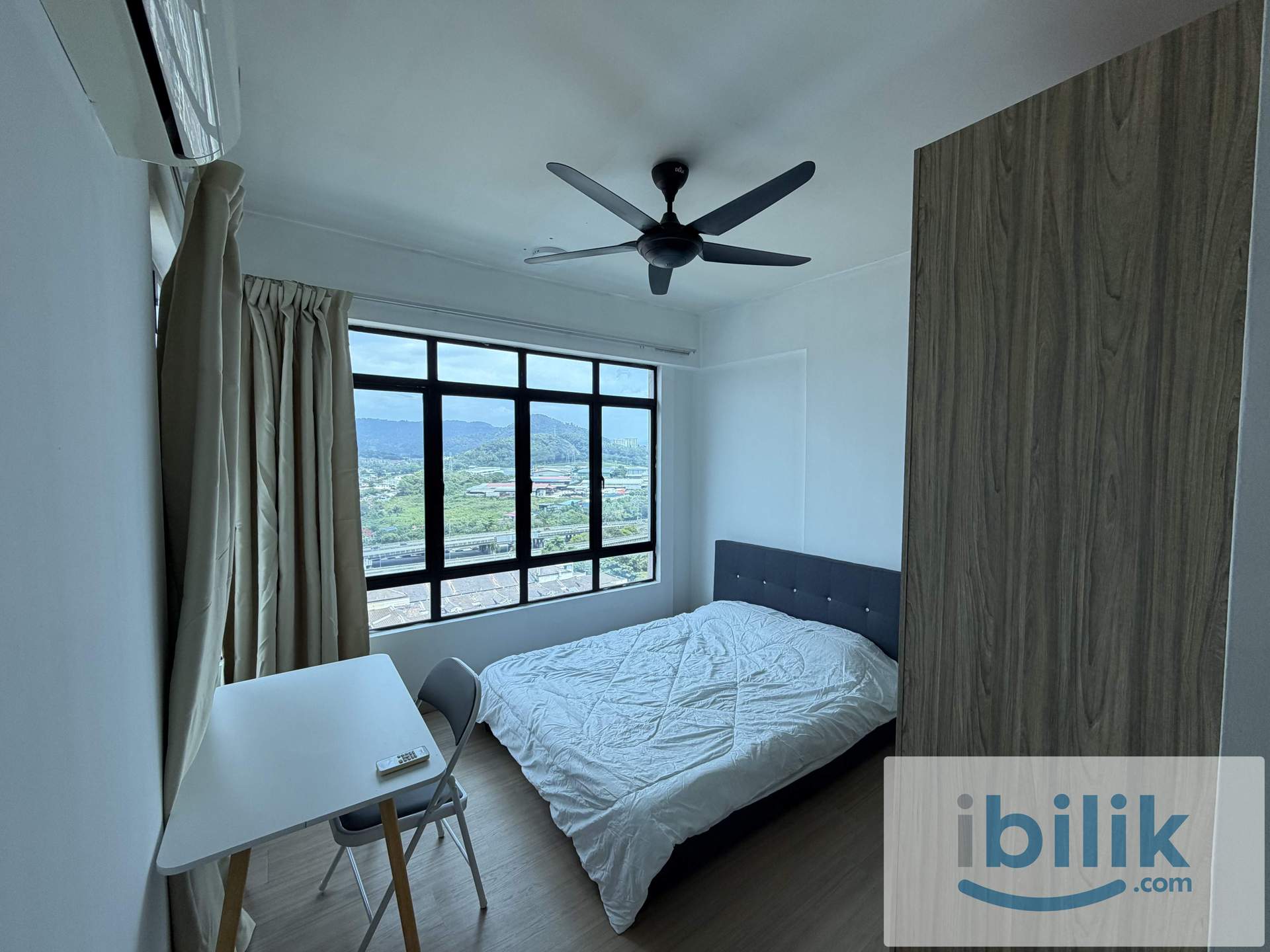 Unit Perempuan Masterbedroom Sentul Point Suites Fully Furnished Free Utilities 5mins walking to Public Transport - Image 1