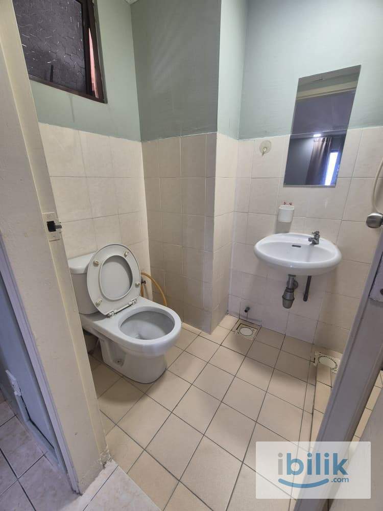 ✨ <MOVE IN IMMEDIATELY>RM 800 | Cozy Master Room with Private Bathroom @ Kota Damansara | Near MRT - Image 2