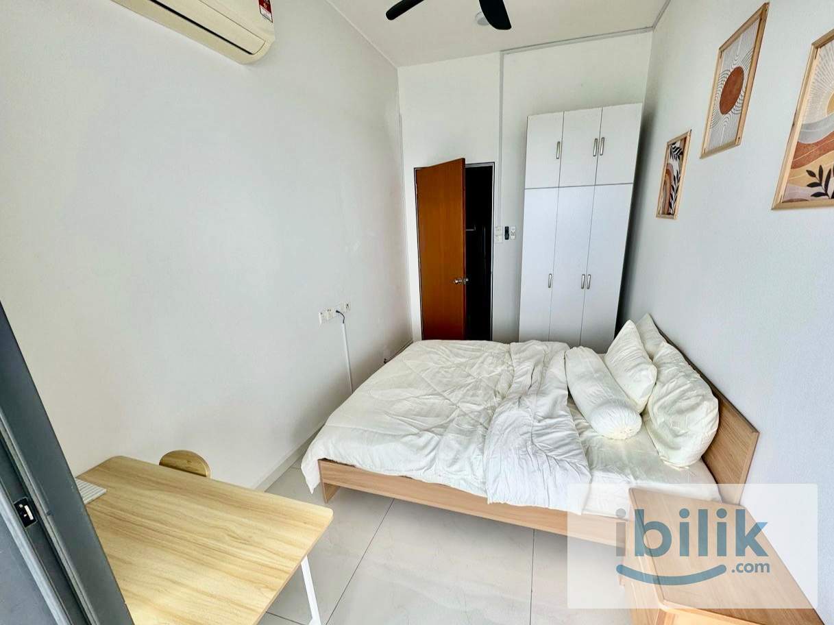 Danga Bay Stunning Full Seaview Balcony Room - Image 6
