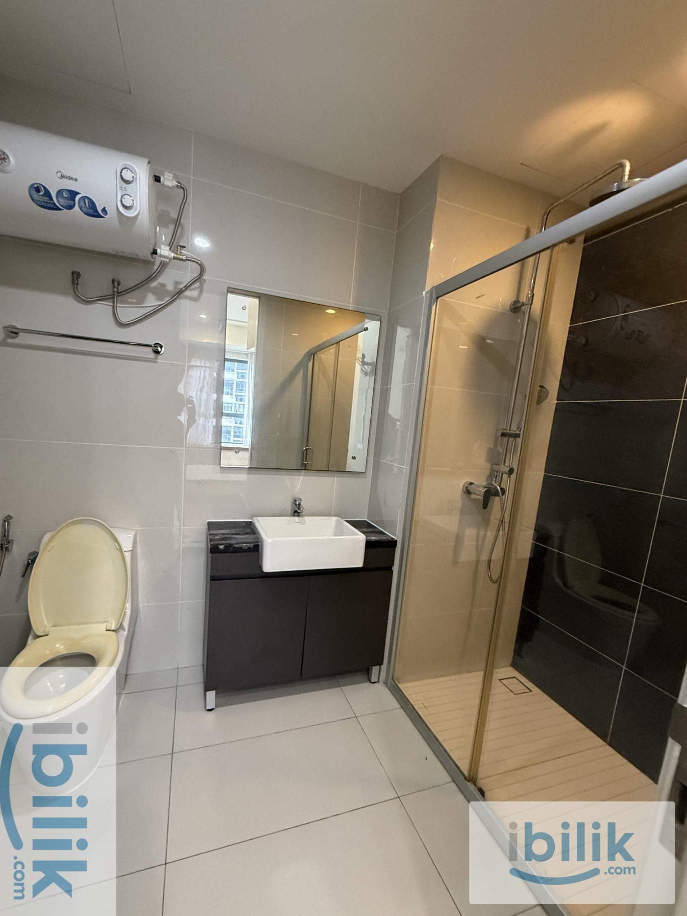 Danga Bay Sub Master Room with private bathroom  - Image 4