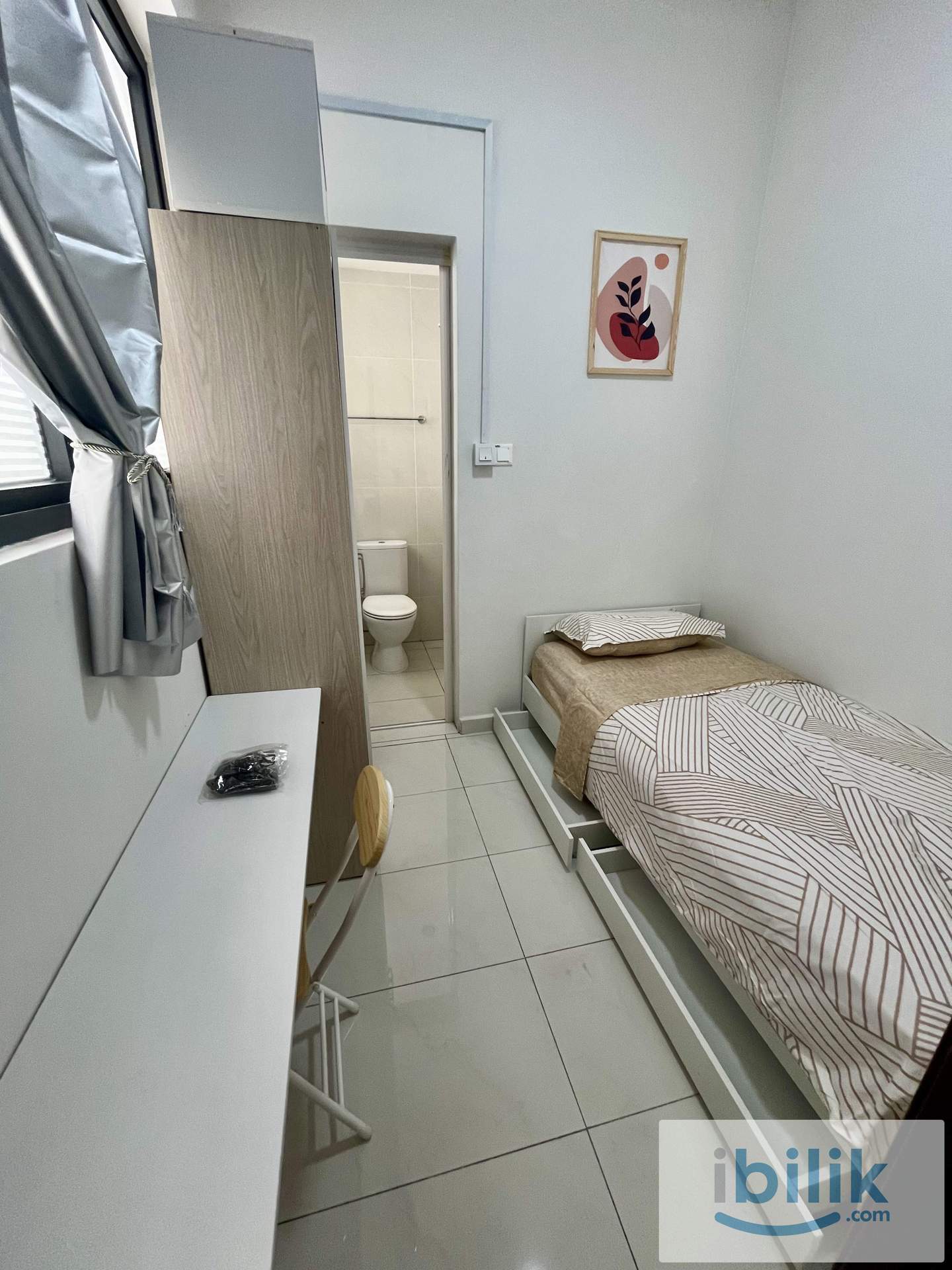 Danga Bay Single Room with attached bathroom  - Image 1